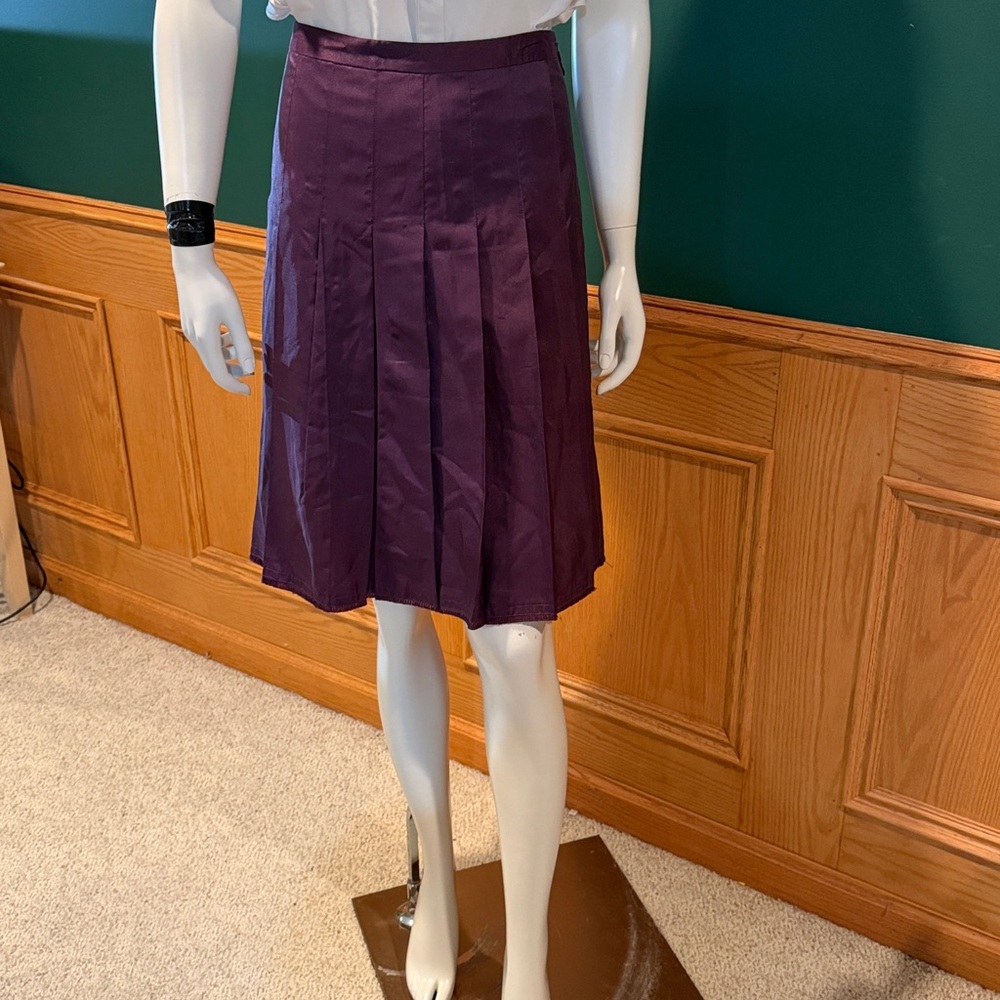 Banana Republic Spring 2006 100% Silk A-Line Pleated Midi Skirt.